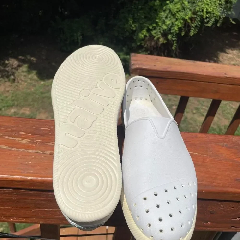 Native men’s 11